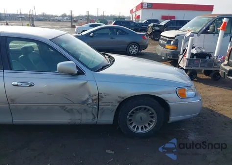 2002 Lincoln Town Car Cartier from USA, damaged, VIN 1LNHM83W02Y647116